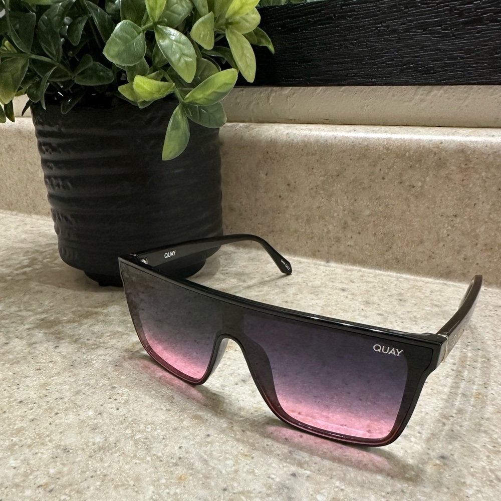QUAY Sunglasses